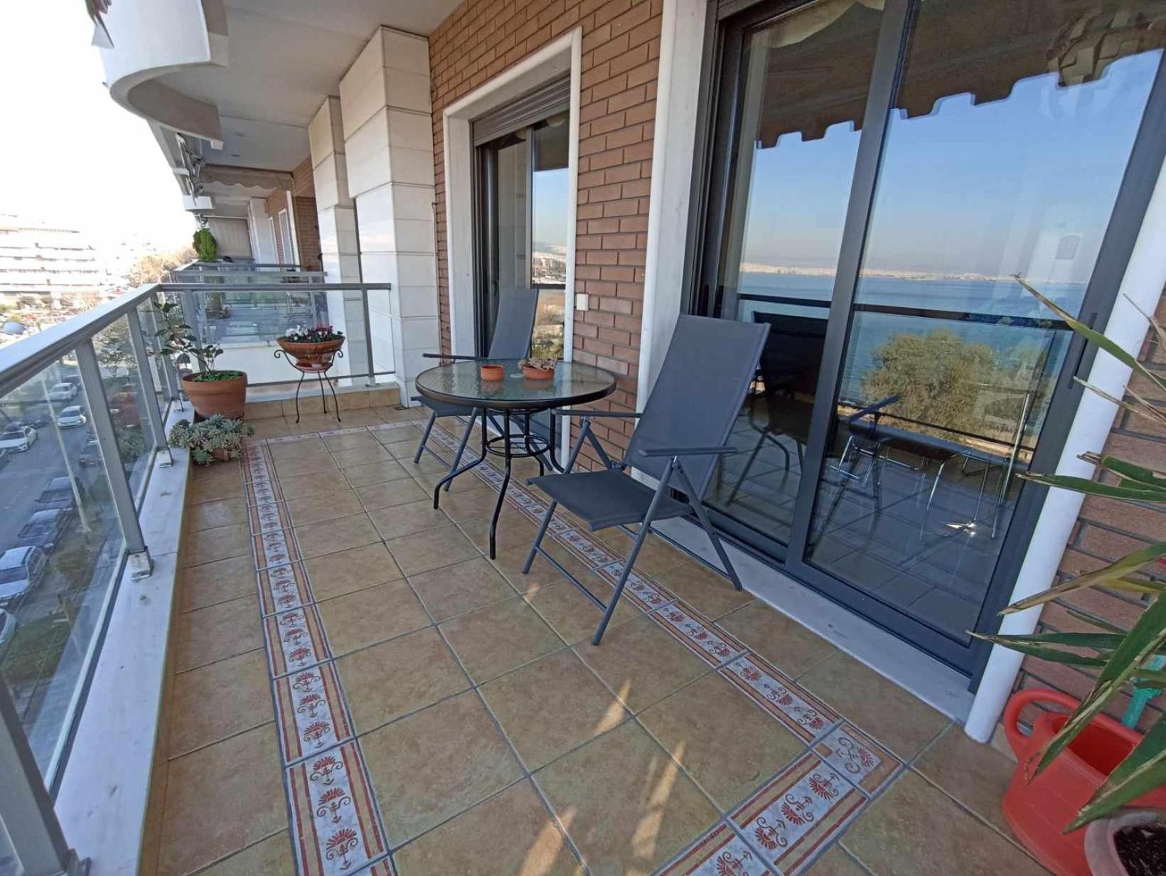 Seafront Family Apartment & Free Parking, The Cruiseflat Thessaloniki Exterior photo